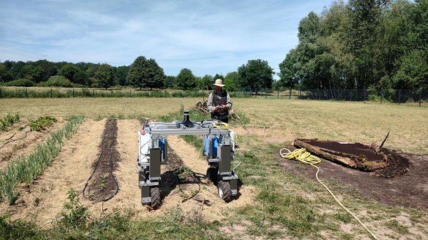 Es gibt auch schon die ersten Roboter, die auf den Einsatz im Marktgarden spezialisiert sind, hier der „Lero 1" (Stand 2022) als Prototyp von Nature Robots.